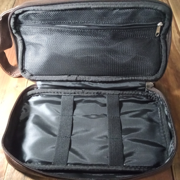 Vorspack Toiletry Travel Bag - Picture 2 of 4
